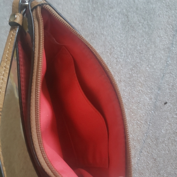 LOW START Coach Peyton Floral Medium Wristlet - Picture 8 of 14